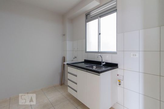 Cozinha de apartamento para alugar com 2 quartos, 47m² em Fanny, Curitiba