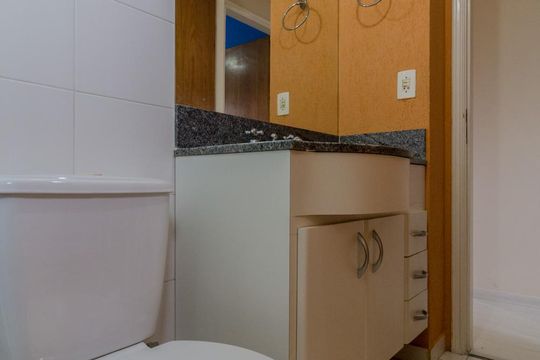Detalhe do Banheiro de apartamento para alugar com 2 quartos, 68m² em Vila Gilda, Santo André