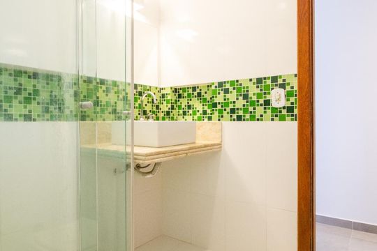 Banheiro de casa de condomínio para alugar com 4 quartos, 120m² em Barra da Tijuca, Rio de Janeiro