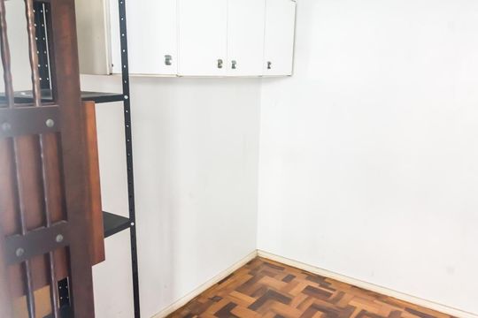 Quarto de Serviço de apartamento à venda com 3 quartos, 100m² em Vila Ipiranga, Porto Alegre