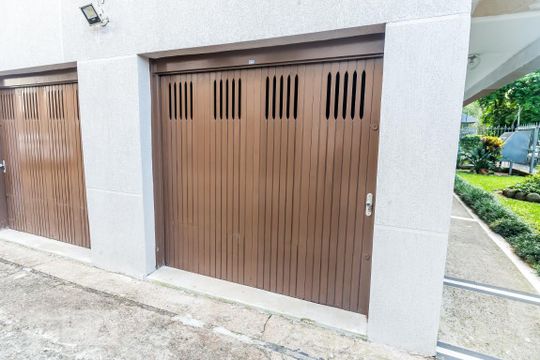 Box de apartamento à venda com 3 quartos, 100m² em Vila Ipiranga, Porto Alegre