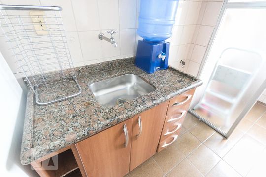 Cozinha  de apartamento para alugar com 1 quarto, 42m² em Aclimação, São Paulo
