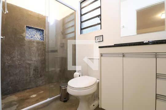 Banheiro de kitnet/studio para alugar com 1 quarto, 17m² em Perdizes, São Paulo