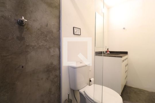 Banheiro de kitnet/studio para alugar com 1 quarto, 13m² em Perdizes, São Paulo