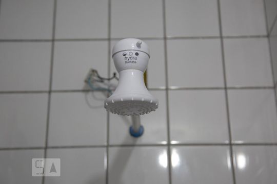 Suite - banheiro de apartamento para alugar com 1 quarto, 30m² em Lagoa da Conceição, Florianópolis
