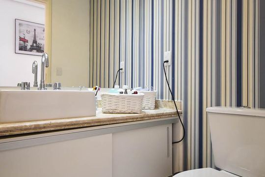 Banheiro de apartamento à venda com 2 quartos, 51m² em Parque Reboucas, São Paulo