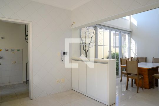 Cozinha de casa à venda com 4 quartos, 300m² em Vila Brasílio Machado, São Paulo
