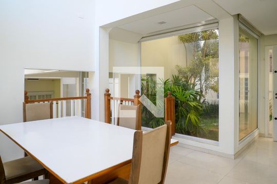 Sala de Jantar de casa à venda com 4 quartos, 300m² em Vila Brasílio Machado, São Paulo