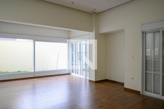 Sala Principal de casa à venda com 4 quartos, 300m² em Vila Brasílio Machado, São Paulo