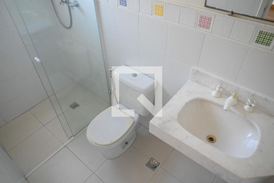 Banheiro Suite 2 de casa à venda com 4 quartos, 300m² em Vila Brasílio Machado, São Paulo