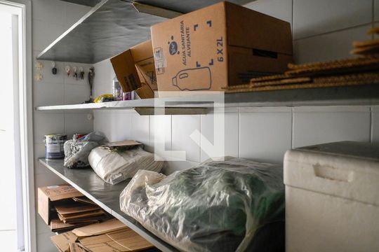 Despensa de casa à venda com 4 quartos, 300m² em Vila Brasílio Machado, São Paulo