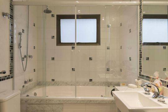 Suíte 1 - Banheiro de apartamento à venda com 3 quartos, 214m² em Jardim da Saúde, São Paulo