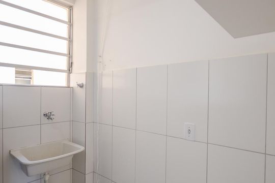 ÁREA DE SERVIÇO de apartamento para alugar com 2 quartos, 47m² em Betânia, Belo Horizonte