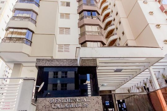 Fachada de apartamento para alugar com 3 quartos, 120m² em Setor Bueno, Goiânia