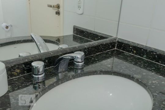 Banheiro de apartamento para alugar com 1 quarto, 58m² em Andaraí, Rio de Janeiro