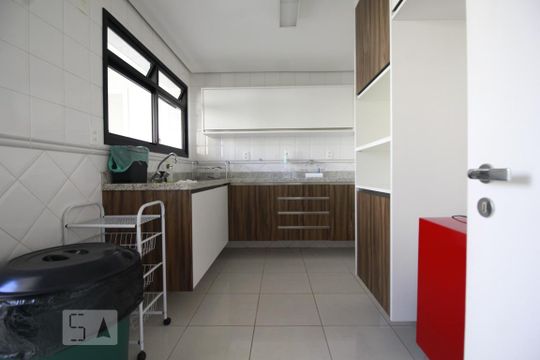 Cozinha de apartamento à venda com 3 quartos, 282m² em Vila Suzana, São Paulo