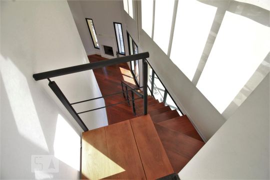 Escadas de apartamento à venda com 3 quartos, 282m² em Vila Suzana, São Paulo