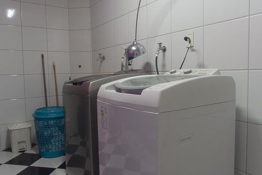 Lavanderia de casa de condomínio para alugar com 5 quartos, 250m² em Vila Maria Eugênia, Campinas