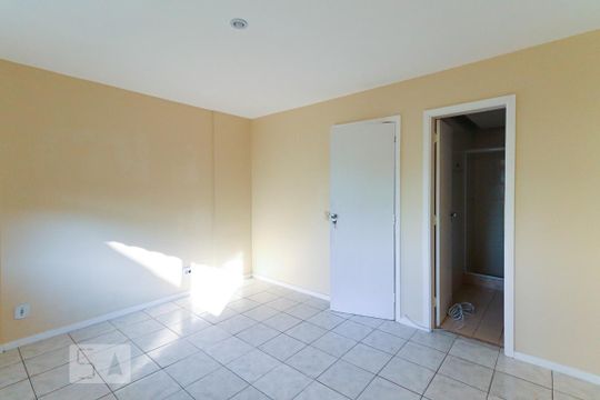 SUÍTE 1 de casa de condomínio para alugar com 3 quartos, 200m² em Recreio dos Bandeirantes, Rio de Janeiro