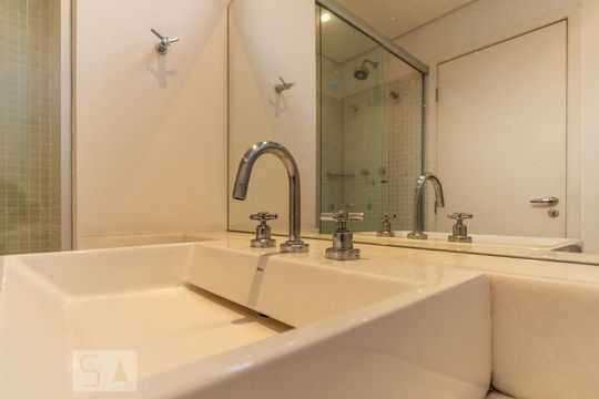 Banheiro Social - Detalhe de apartamento para alugar com 2 quartos, 127m² em Vila Madalena, São Paulo