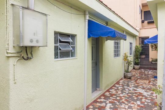 Corredor Acesso de casa para alugar com 1 quarto, 45m² em Parque Peruche, São Paulo
