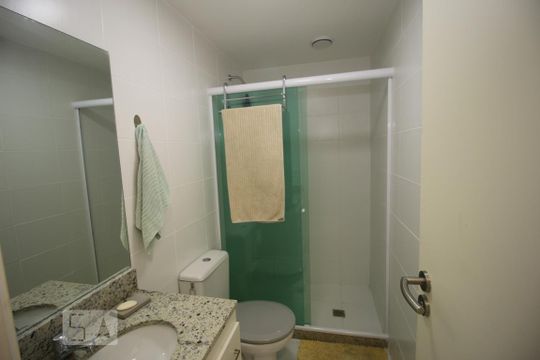 Banheiro Social de apartamento à venda com 3 quartos, 74m² em Jacarepaguá, Rio de Janeiro