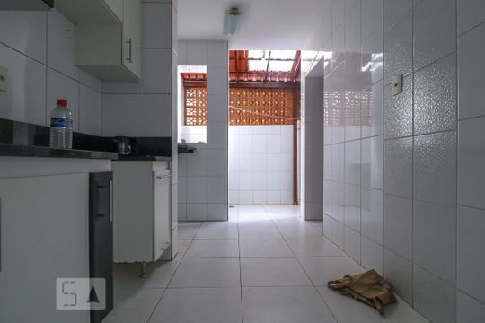 Cozinha de casa para alugar com 2 quartos, 75m² em João Pinheiro, Belo Horizonte