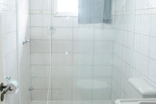 Banheiro social 2 de casa para alugar com 5 quartos, 200m² em São José, Canoas