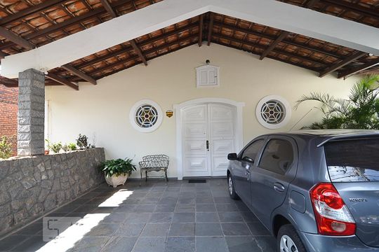 Garagem de casa para alugar com 7 quartos, 450m² em São Bento, Belo Horizonte