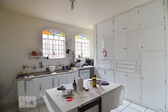 Cozinha de casa para alugar com 7 quartos, 450m² em São Bento, Belo Horizonte