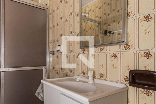 Banheiro de apartamento à venda com 1 quarto, 40m² em Centro Histórico, Porto Alegre