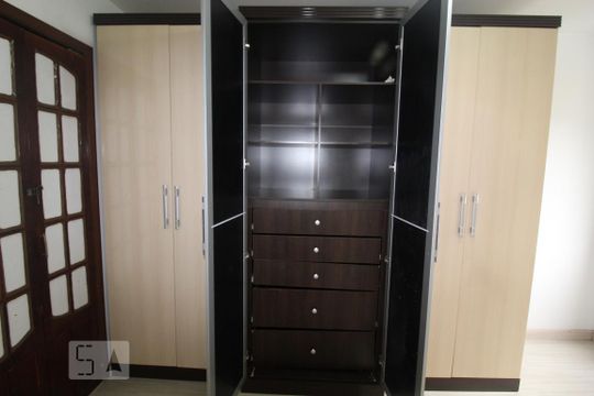 Quarto 1 armarios de apartamento para alugar com 2 quartos, 70m² em Centro, São Caetano do Sul
