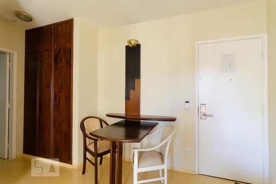 Sala de apartamento para alugar com 1 quarto, 50m² em Cambuí, Campinas