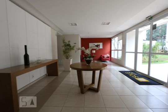 Hall de apartamento para alugar com 2 quartos, 64m² em Vila Suzana, São Paulo
