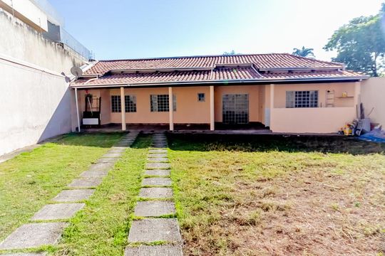 Garagens  de casa para alugar com 2 quartos, 370m² em Village Veneza, Goiânia