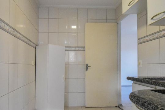Cozinha de apartamento à venda com 2 quartos, 51m² em Vila Inglesa, São Paulo