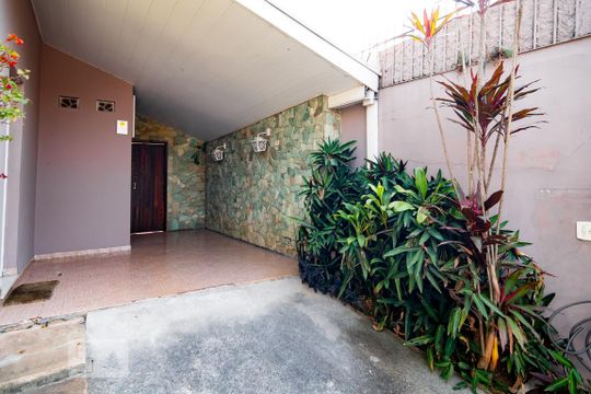 Garagem Frente de casa para alugar com 3 quartos, 500m² em Jardim Santo Antoninho, São Paulo