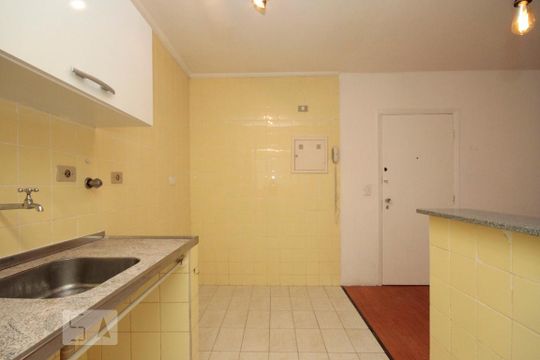 Cozinha de apartamento para alugar com 1 quarto, 40m² em Consolação, São Paulo