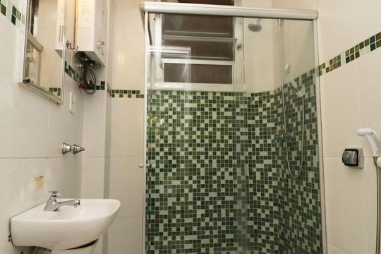 Banheiro Suite. de apartamento para alugar com 1 quarto, 60m² em Copacabana, Rio de Janeiro