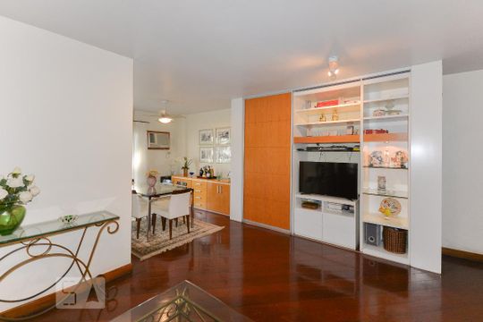 Sala de apartamento para alugar com 3 quartos, 138m² em Tijuca, Rio de Janeiro