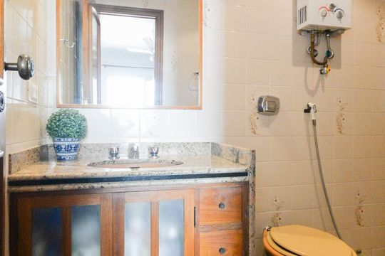 Banheiro suíte de apartamento para alugar com 3 quartos, 138m² em Tijuca, Rio de Janeiro