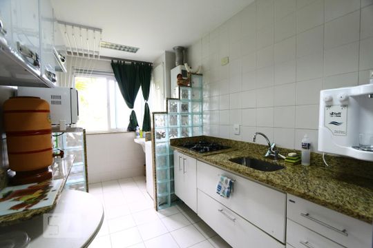 Cozinha de apartamento à venda com 2 quartos, 77m² em Barra da Tijuca, Rio de Janeiro