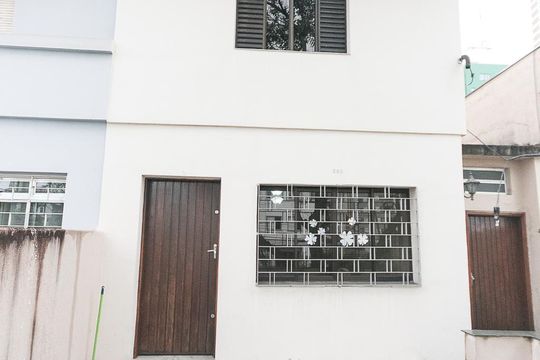 Fachada  de casa à venda com 4 quartos, 250m² em Vila Gumercindo, São Paulo