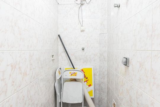 Banheiro de serviço  de casa à venda com 4 quartos, 250m² em Vila Gumercindo, São Paulo
