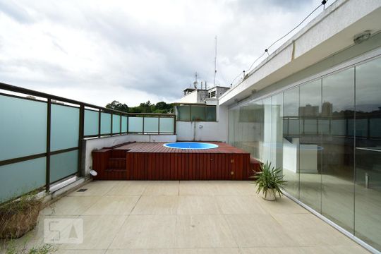 Piscina   de apartamento à venda com 3 quartos, 165m² em Ingá, Niterói