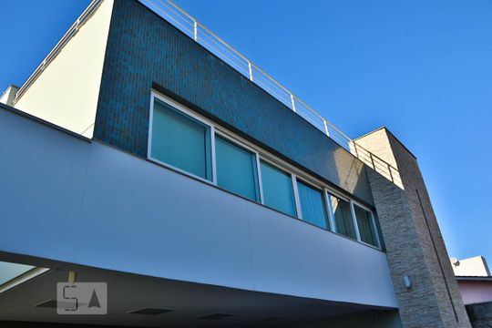 Fachada de casa à venda com 3 quartos, 337m² em Jardim Santa Adelaide, Jundiaí