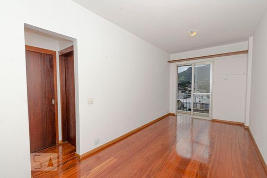 Sala de apartamento à venda com 2 quartos, 80m² em Grajaú, Rio de Janeiro