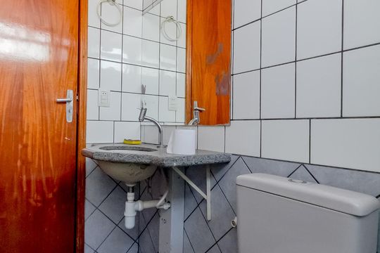 Banheiro social de apartamento para alugar com 3 quartos, 70m² em Jardim Goiás, Goiânia