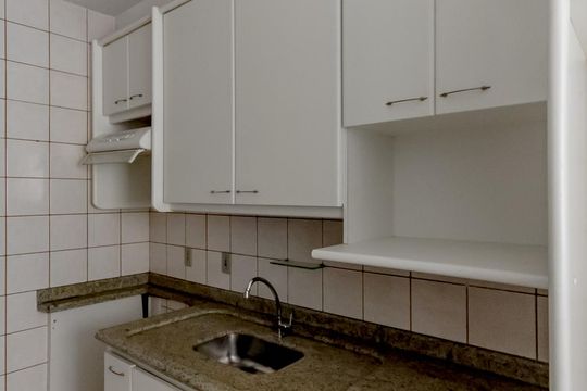 Cozinha de apartamento para alugar com 3 quartos, 70m² em Jardim Goiás, Goiânia