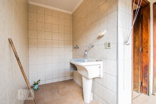 Área de Serviço de casa para alugar com 3 quartos, 250m² em Jardim da Saúde, São Paulo